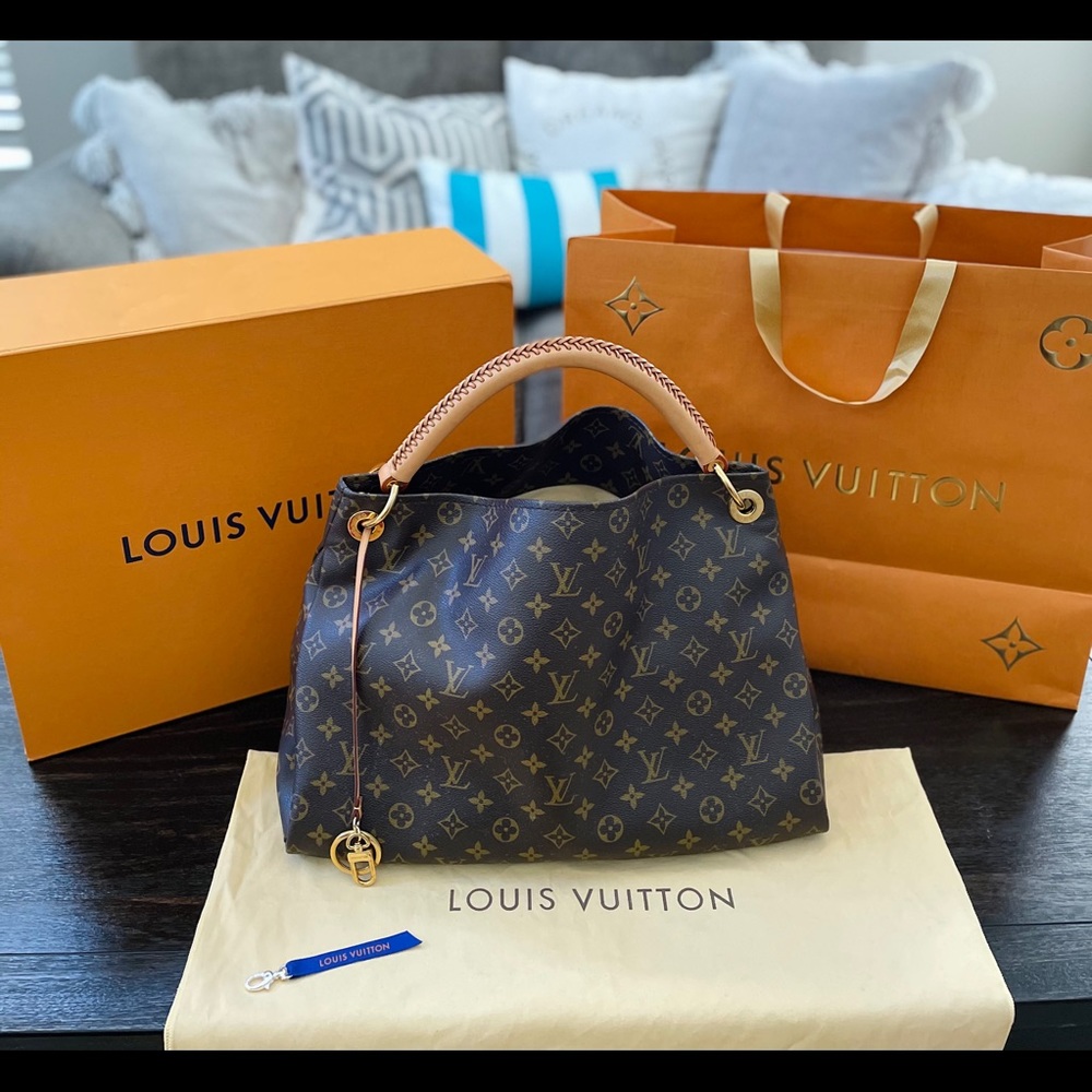 ‼️SOLD‼️Louis Vuitton Artsy MM
